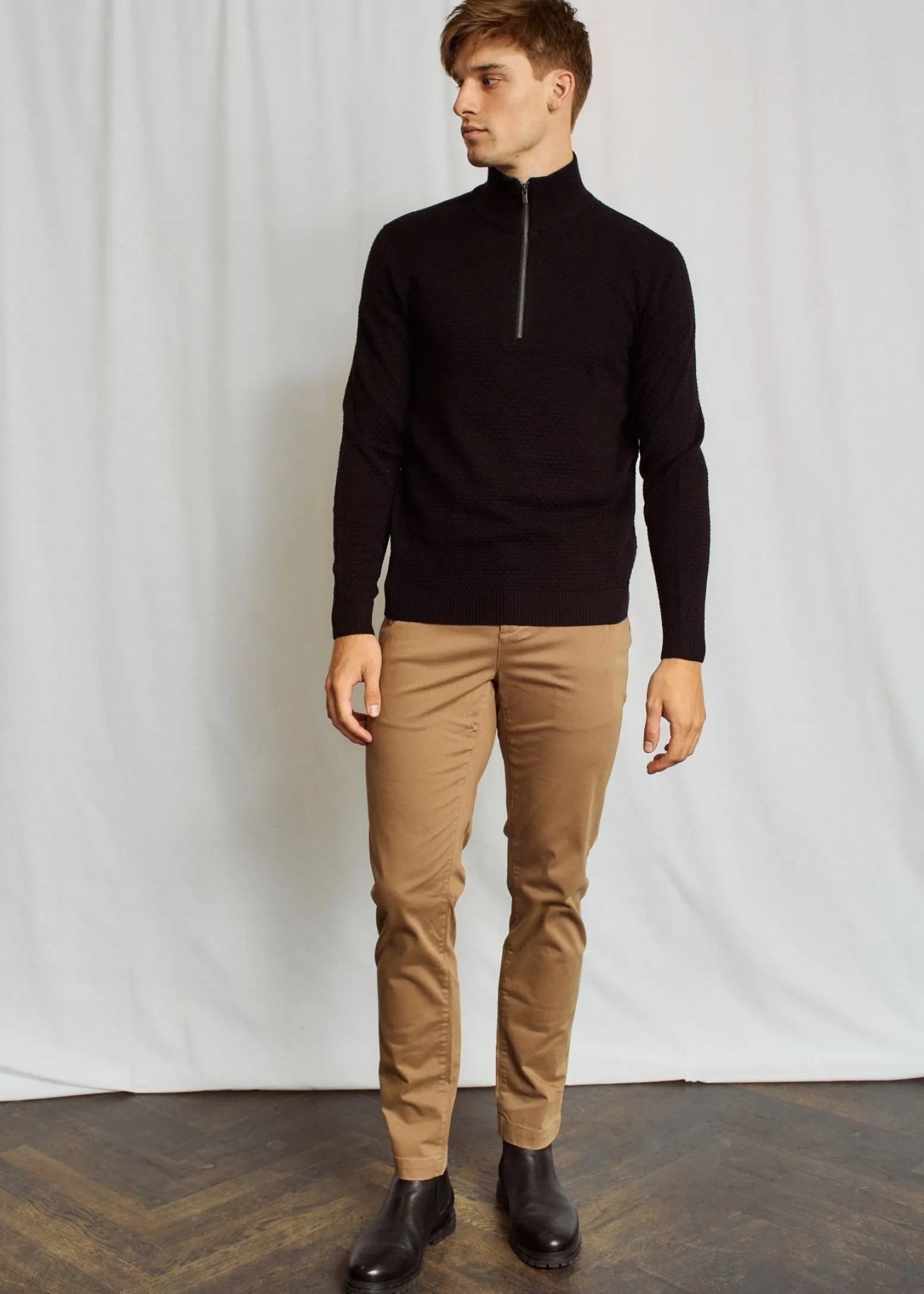 BS Innes Regular Fit Stickat - Black