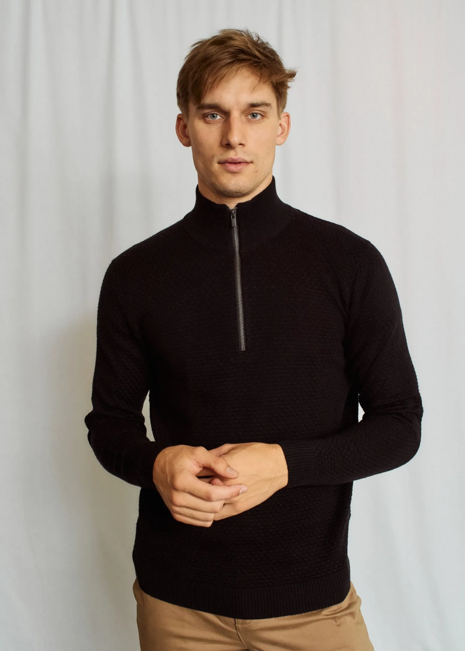 BS Innes Regular Fit Stickat - Black